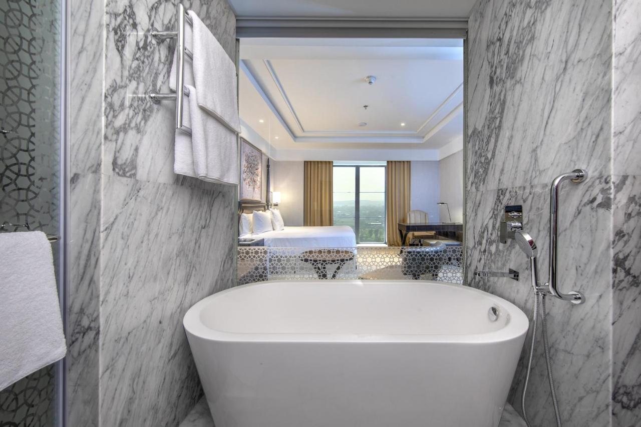 Towers Exclusive Guest room 1 Queen,1404835871:JPEG